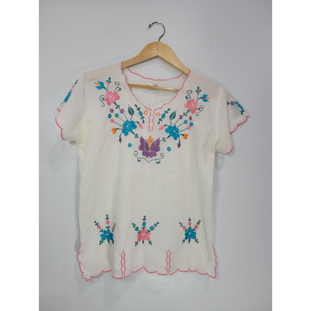 Linda Vintage Mexican Embroidered Blouse White Floral Scalloped Top Size 36 DA
